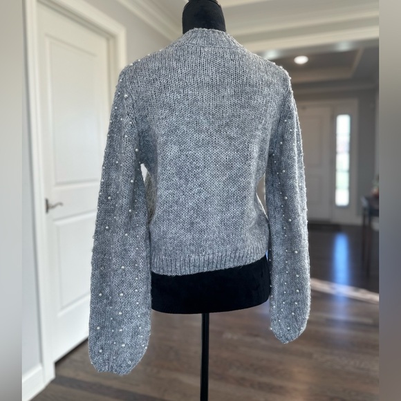 🎈Urban Outfitters Women Gray Pearl Beaded Mock Neck Balloon Sleeve Sweater XS - Picture 4 of 12